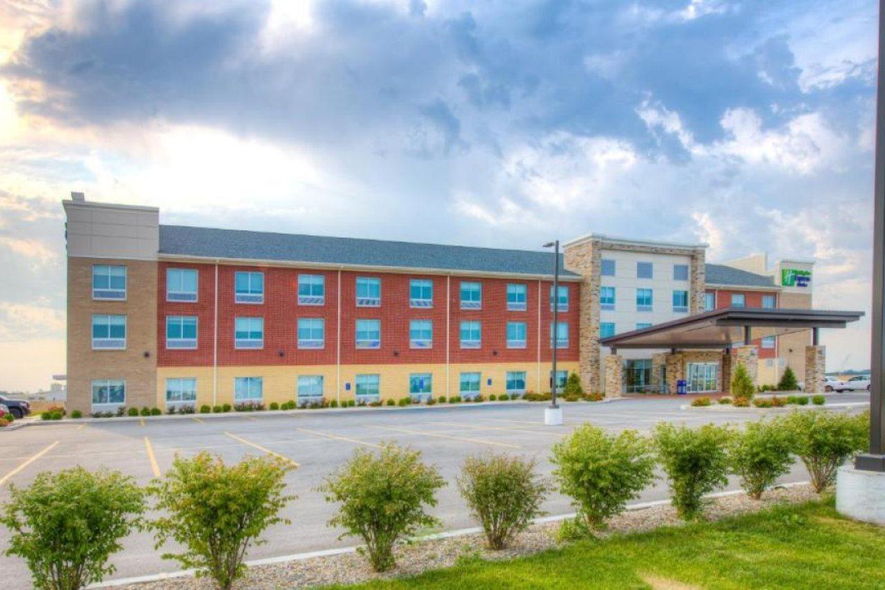 Holiday Inn Express & Suites - Remington By Ihg Экстерьер фото