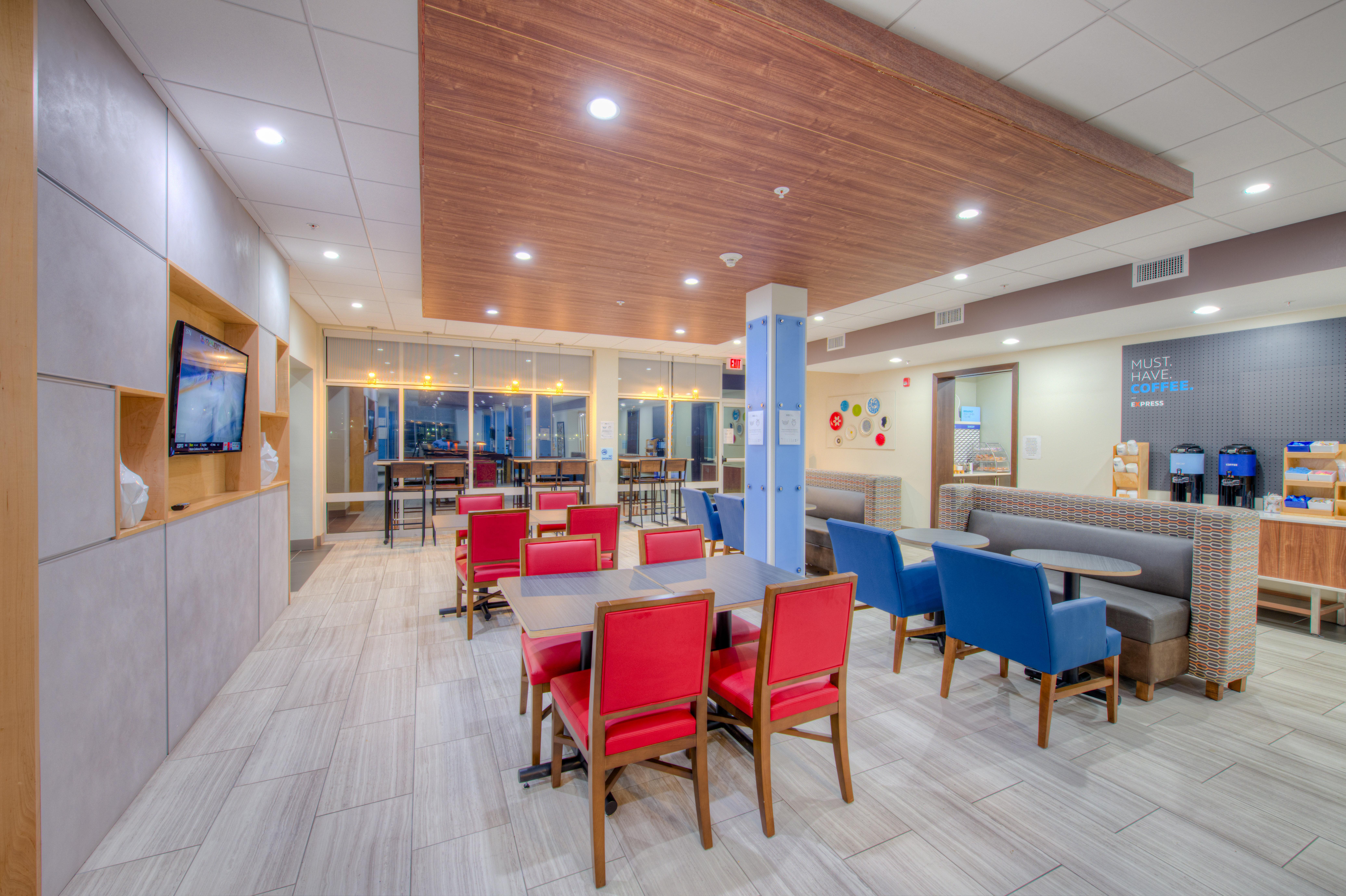 Holiday Inn Express & Suites - Remington By Ihg Экстерьер фото