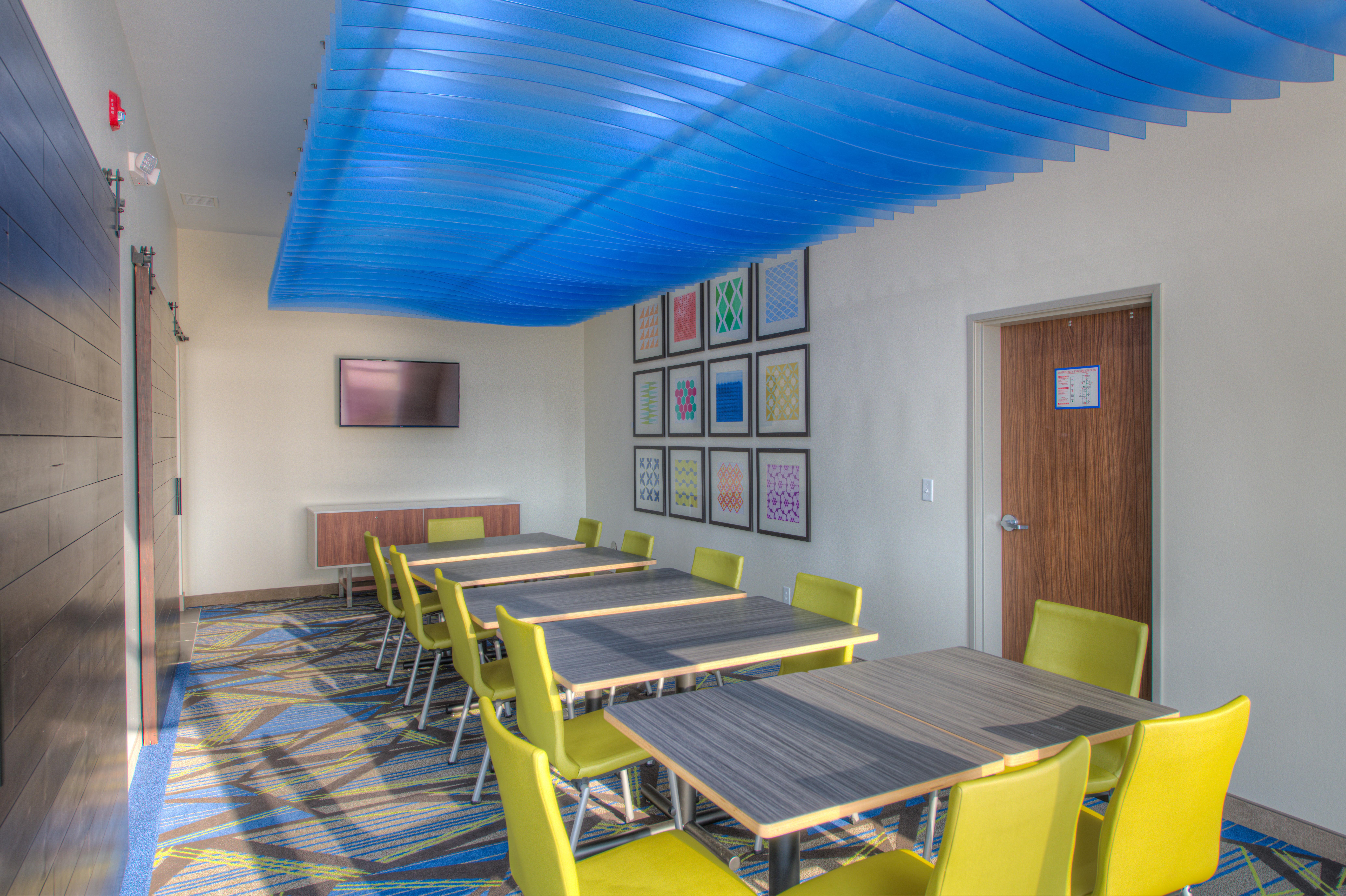 Holiday Inn Express & Suites - Remington By Ihg Экстерьер фото