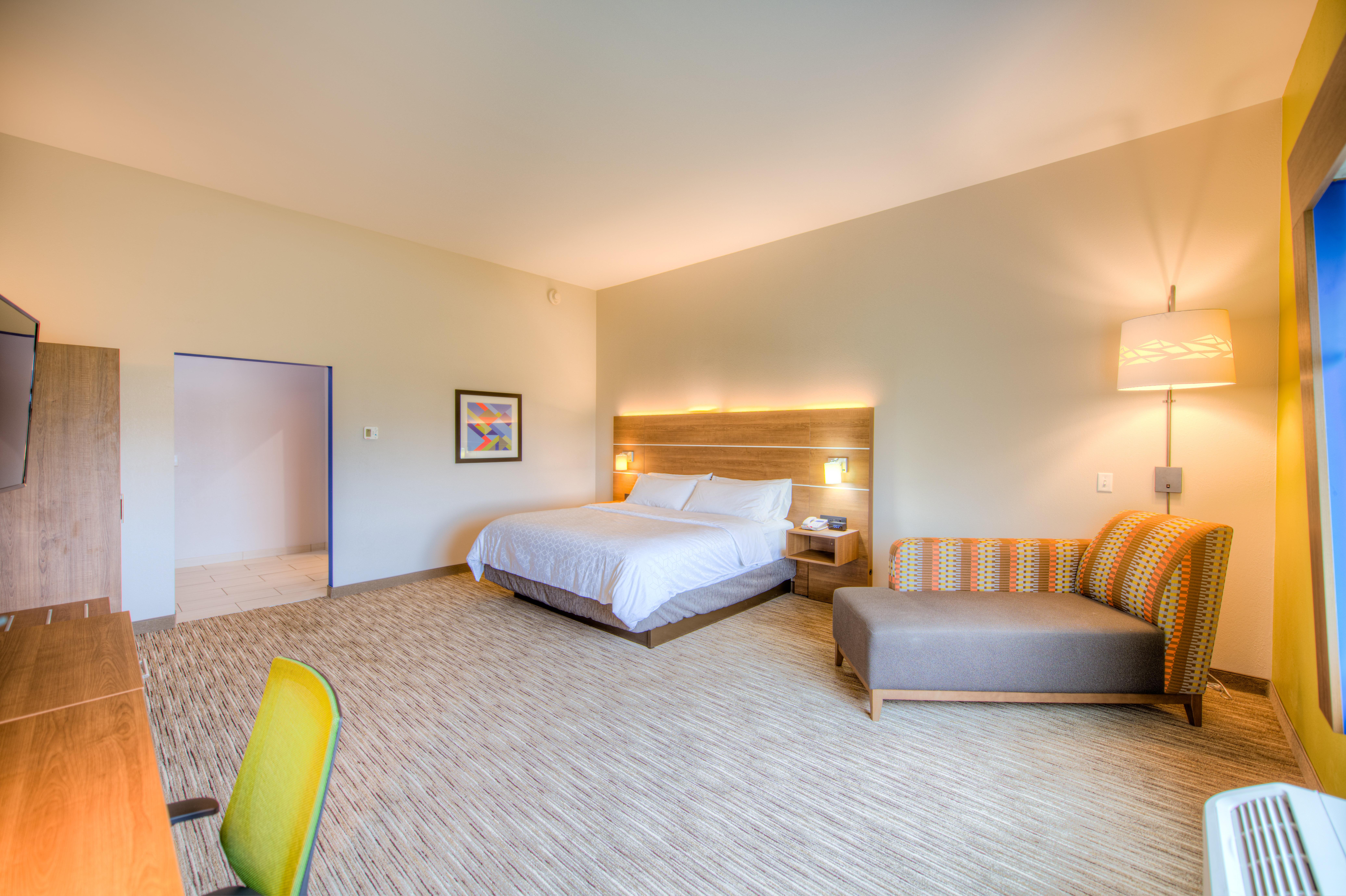 Holiday Inn Express & Suites - Remington By Ihg Экстерьер фото