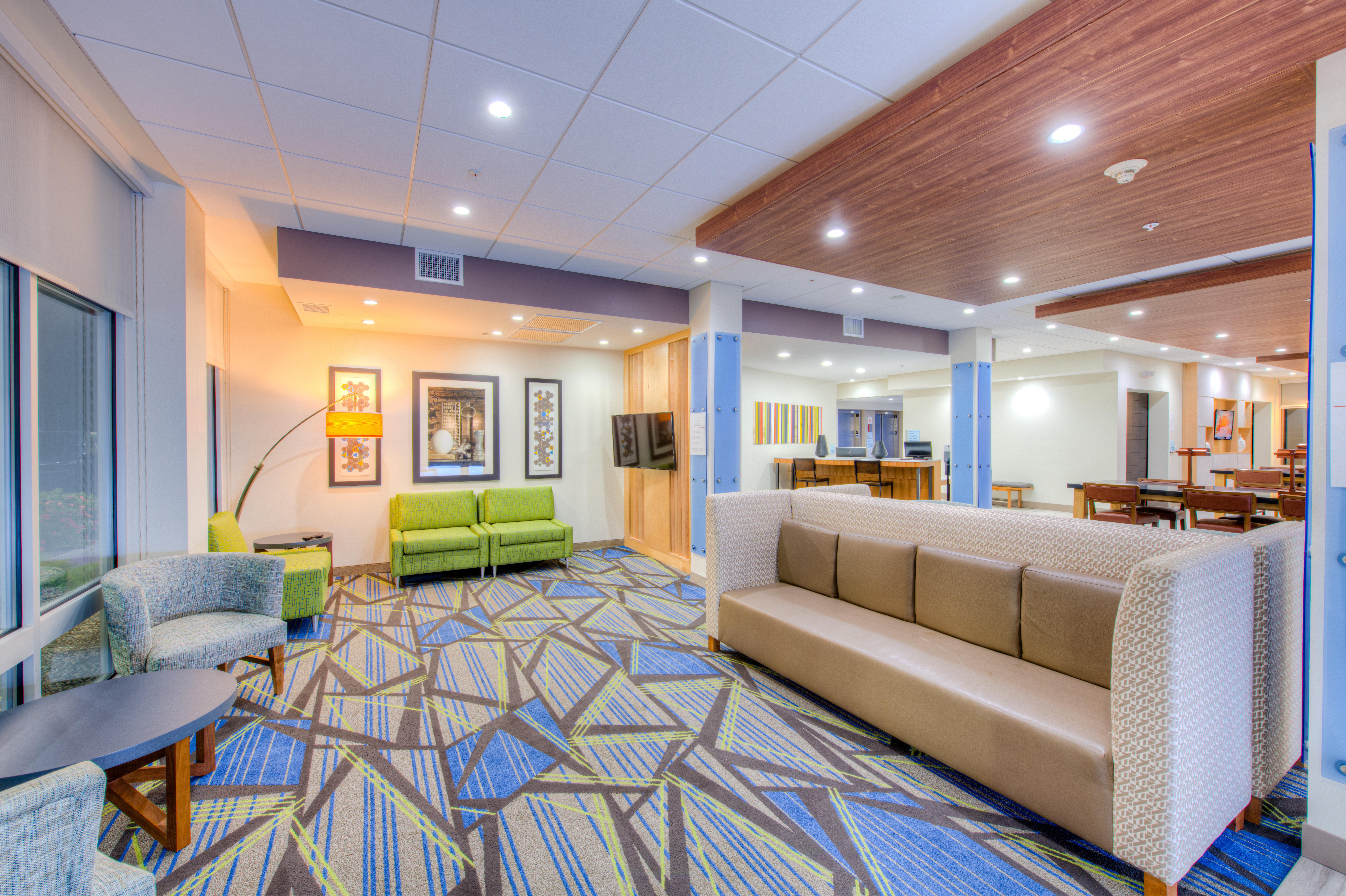 Holiday Inn Express & Suites - Remington By Ihg Экстерьер фото